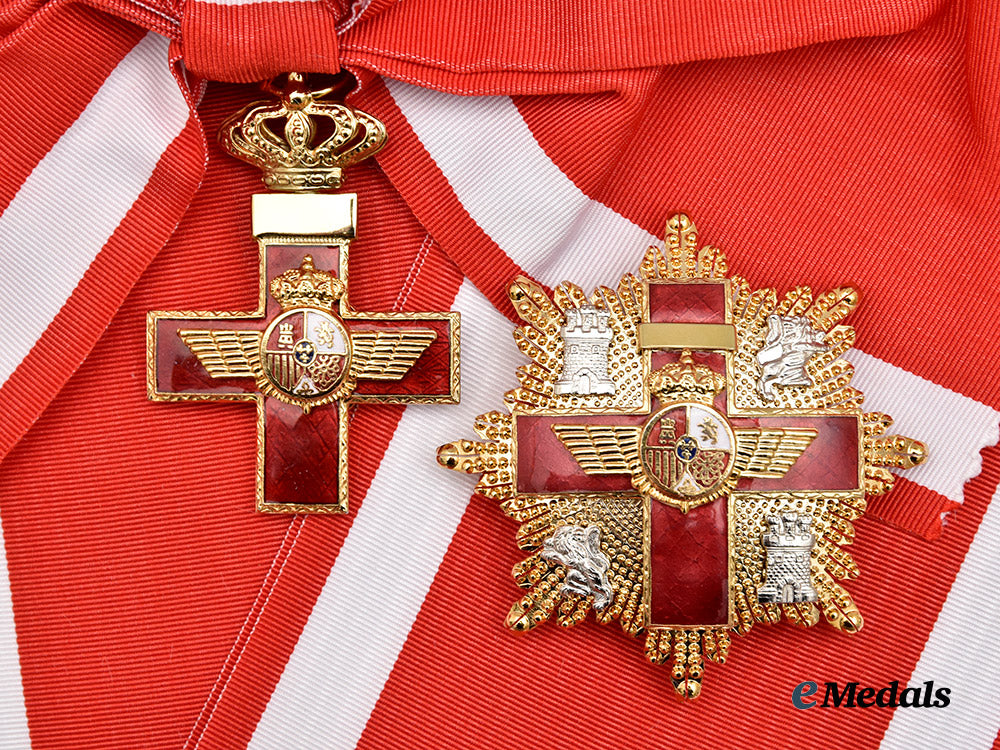 spain,_fascist_state._an_order_of_military_merit,_grand_cross_set_with_red_distinction.___m_n_c9694