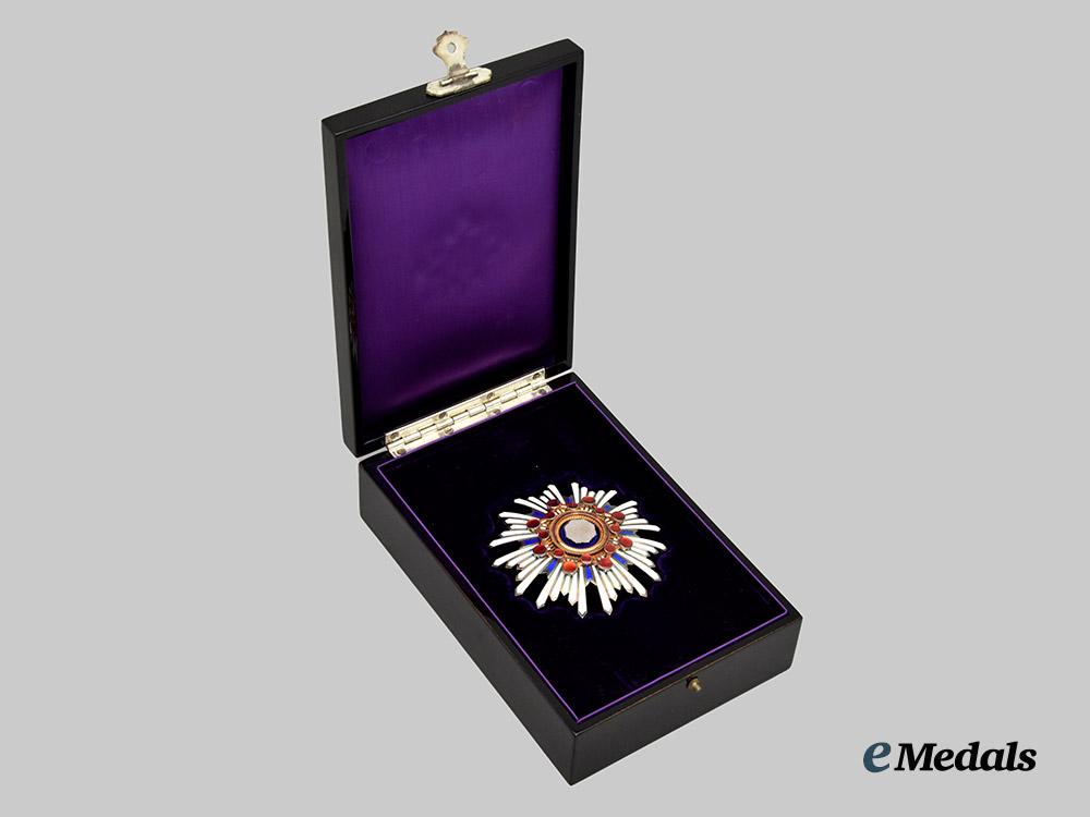 japan,_imperial._an_order_of_the_sacred_treasure,_i_class_breast_star_in_case___m_n_c9752