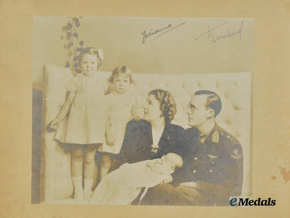canada,_commonwealth._a_family_portrait_of_a_dutch_forces_soldier_in_canada___m_n_c9780