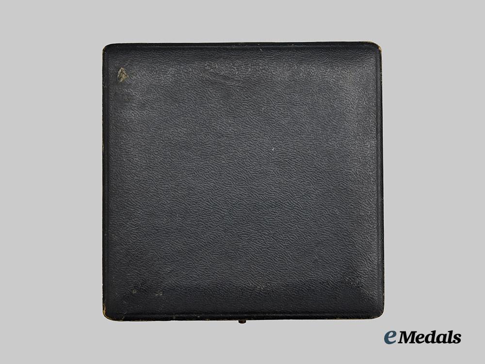united_states._a_cased_charles_lindbergh_solo_atlantic_flight_table_medal,_c.1977___m_n_c9805