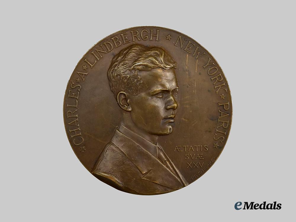 united_states._a_cased_charles_lindbergh_solo_atlantic_flight_table_medal,_c.1977___m_n_c9809