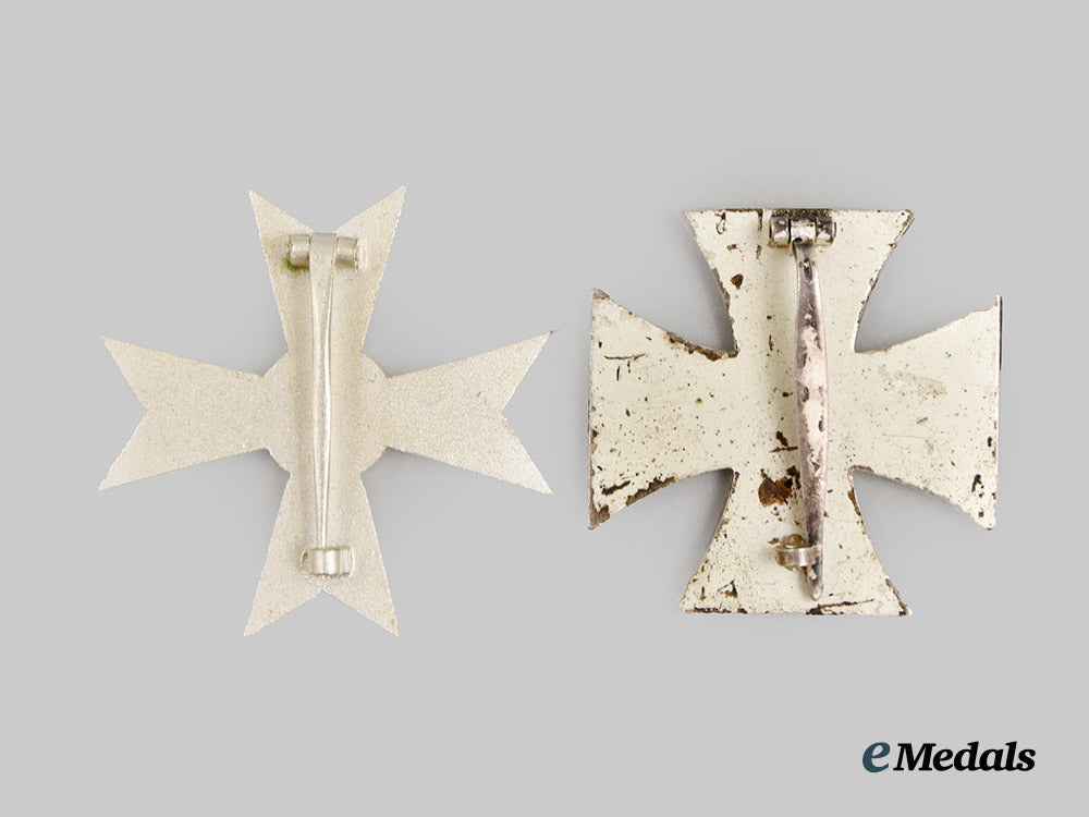 germany,_federal_republic._a_pair_of_second_world_war_service_badges,1957_version___m_n_c9832
