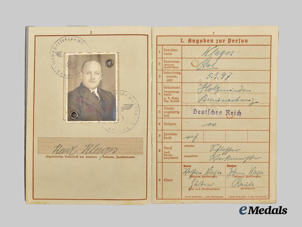 germany,_wehrmacht._a_mixed_lot_of_soldbücher_and_wehrpässe___m_n_c9876