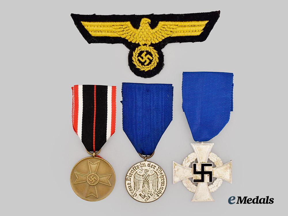 germany,_wehrmacht._a_mixed_lot_of_awards_and_insignia___m_n_c9927