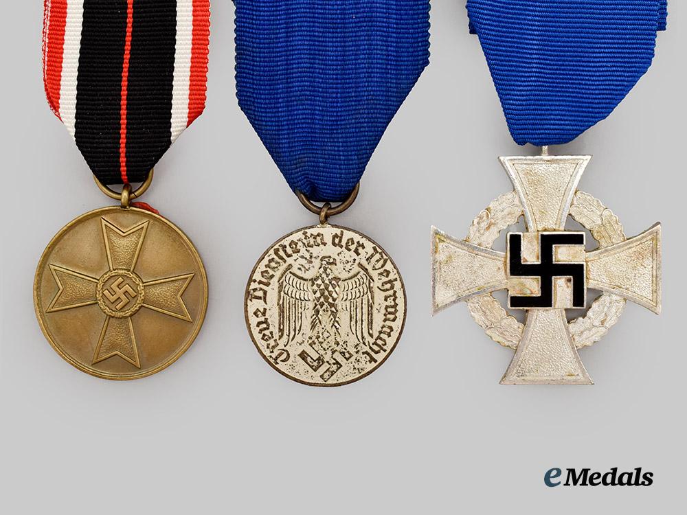 germany,_wehrmacht._a_mixed_lot_of_awards_and_insignia___m_n_c9928