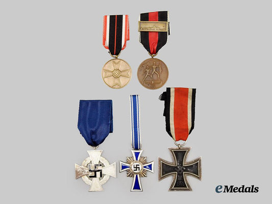 germany,_third_reich._a_mixed_lot_of_awards_for_military_and_civil_service___m_n_c9950