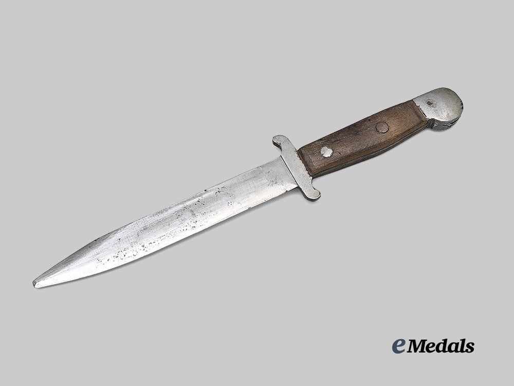 united_kingdom._a_lot_of_four_blades_with_escape_knife_e_medals__g_b8649_26