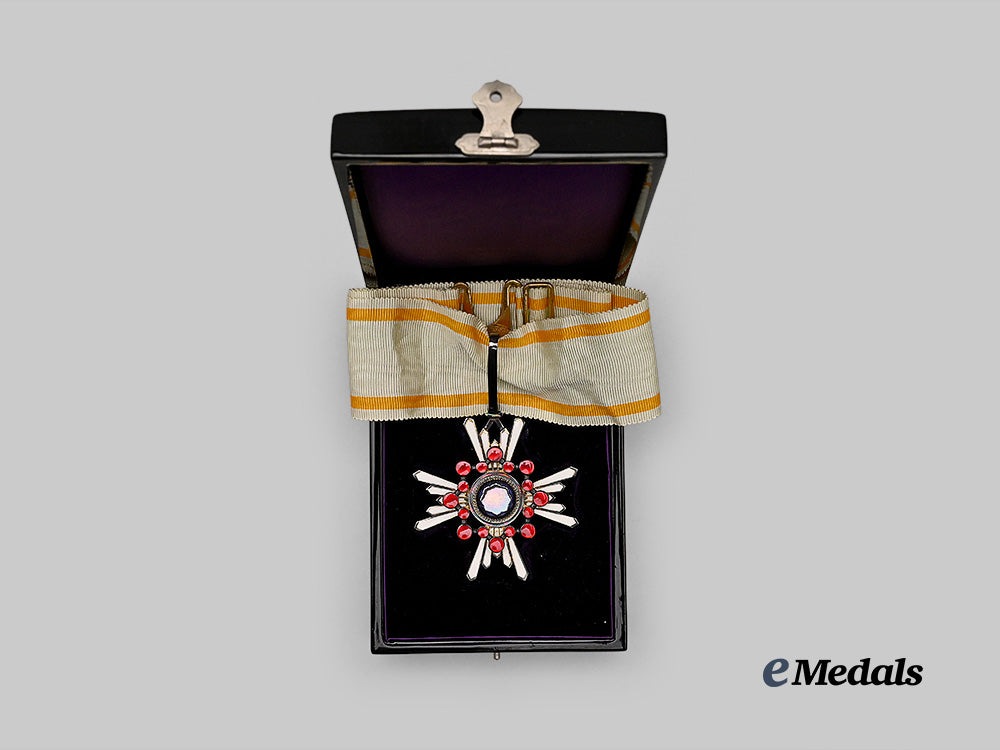 japan,_empire._an_order_of_the_sacred_treasure,_i_i_i_class_with_case_e_medals__w8476_3