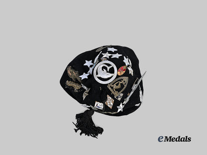 italy,_fascist_state._a_youth_g_i_l_fez_with_badges_and_pins_e_medals__e_u24899_7