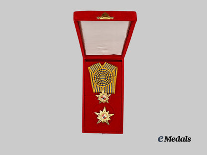 indonesia,_republic._a_star_of_the_republic_of_indonesia,_i_i_class_set_in_case_e_medals__m0332-36_2