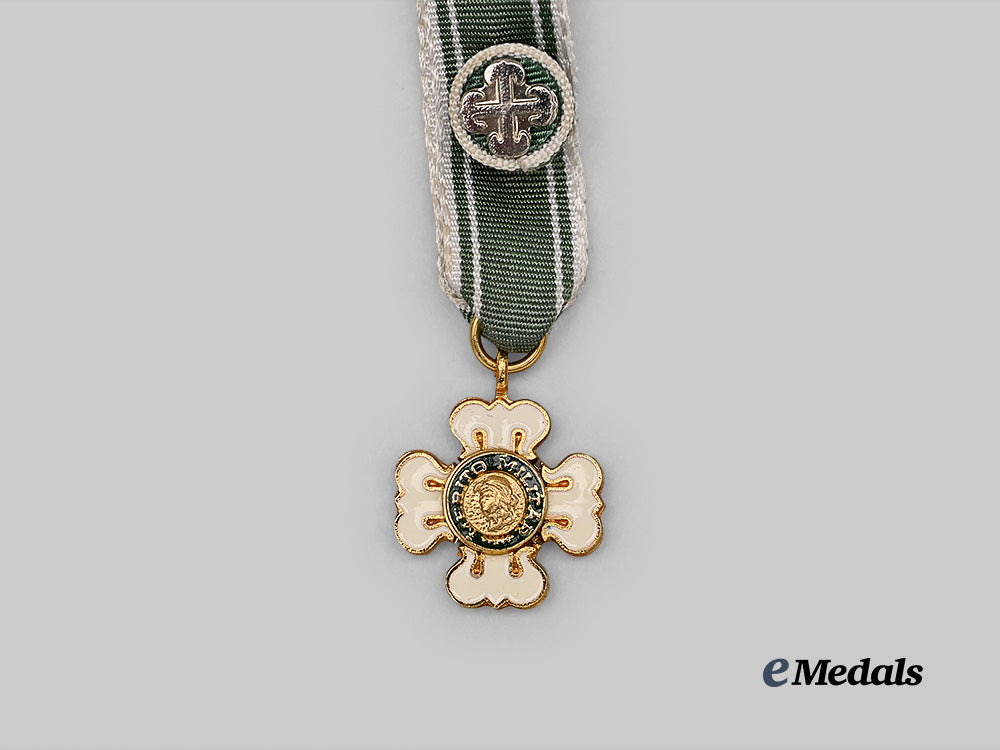 brazil,_republic._an_order_of_military_merit,_grand_officer_set_in_case,_c.1975_e_medals__m0332-35_14
