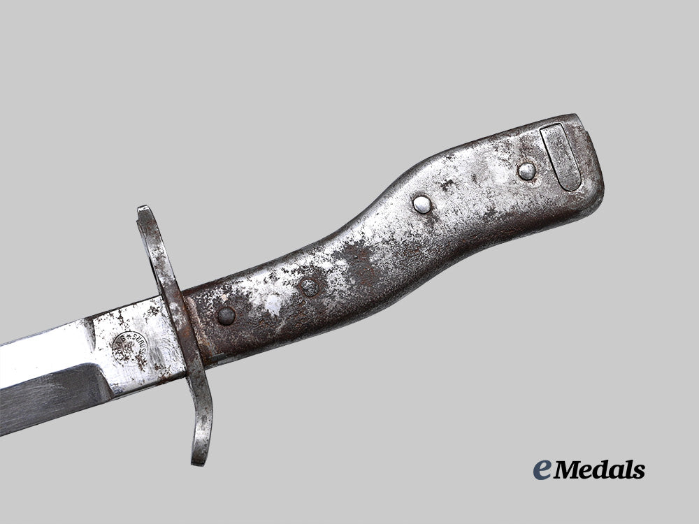 germany,_imperial._a_crank_handle_combination_bayonet_and_fighting_knife,_by_deutsche_maschinenfabrik_a_g_e_medals__g62705_7
