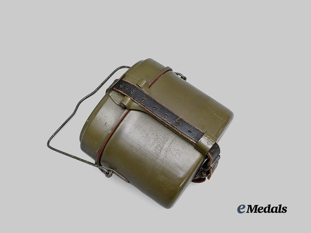 germany,_wehrmacht._an_m31_mess_kit,_mid-_war_example,_by_stahlwerk_mischkau_e_medals__g62675_2