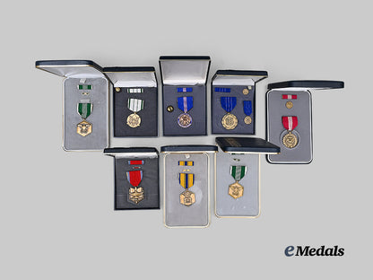 united_states._a_lot_of_cased_medals&_awards_e_medals__m0580-110_3