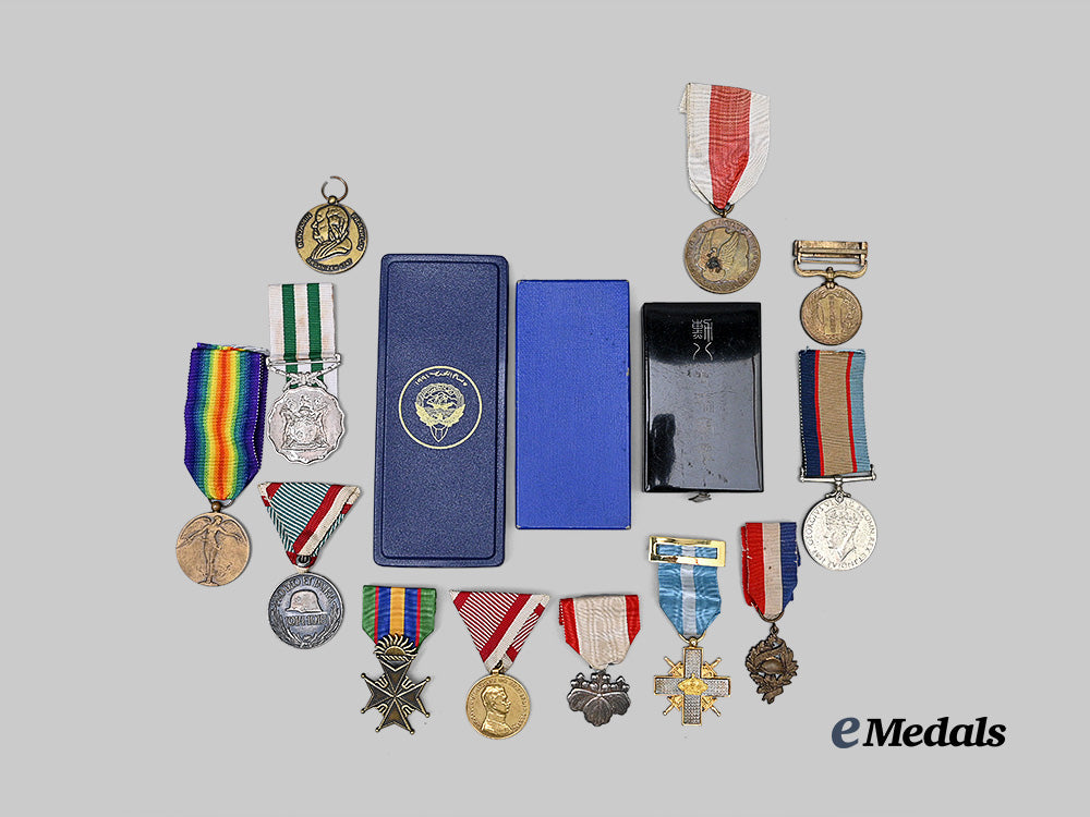 international._a_lot_of_decorations,_medals&_awards_e_medals__w8645_2