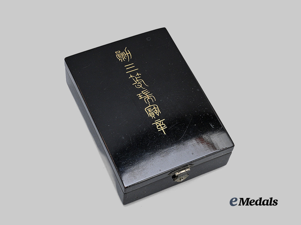 japan,_empire._a_cased_order_of_the_sacred_treasure,_i_i_i_class,_c.1935_e_medals__m0625-100_2