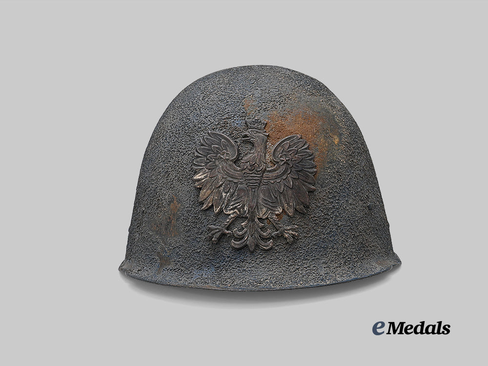 poland,_republic._a_rare_w_z31_steel_border_guard_helmet,_named_e_medals__e_u24348_2