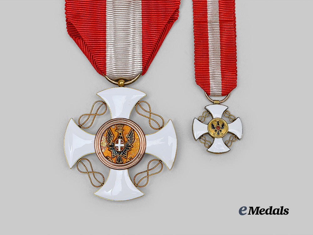 italy,_kingdom._an_order_of_the_crown_of_italy,_knight_cross,_in_gold,_by_cravanzola_e_medals__m0625-99_9
