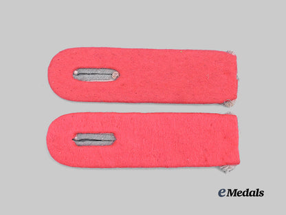 germany,_heer._a_set_of_panzer_troops_leutnant_shoulder_boards_e_medals__g62678_3