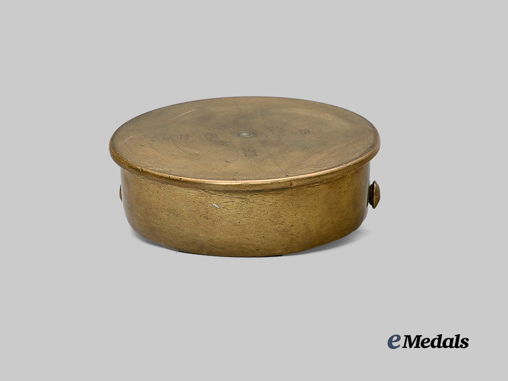 canada,_c_e_f._an_artillery_shell_visor_cap_desk_ornament_e_medals__c7315_5