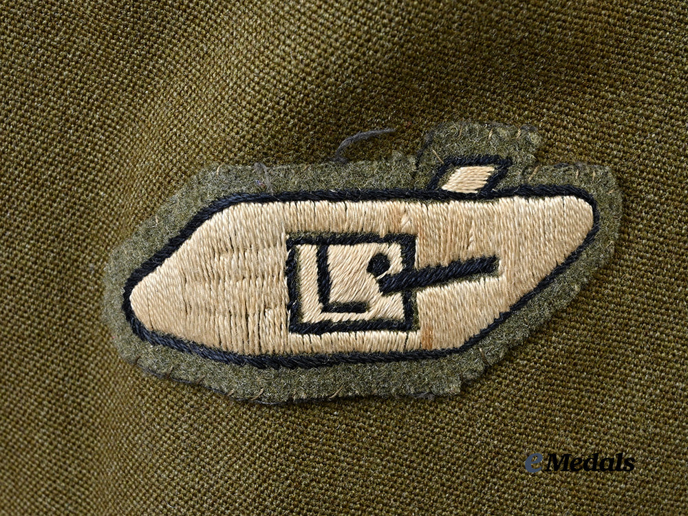 canada,_commonwealth._a_royal_canadian_armoured_corps_lieutenant_uniform,_named_e_medals__c7647_12