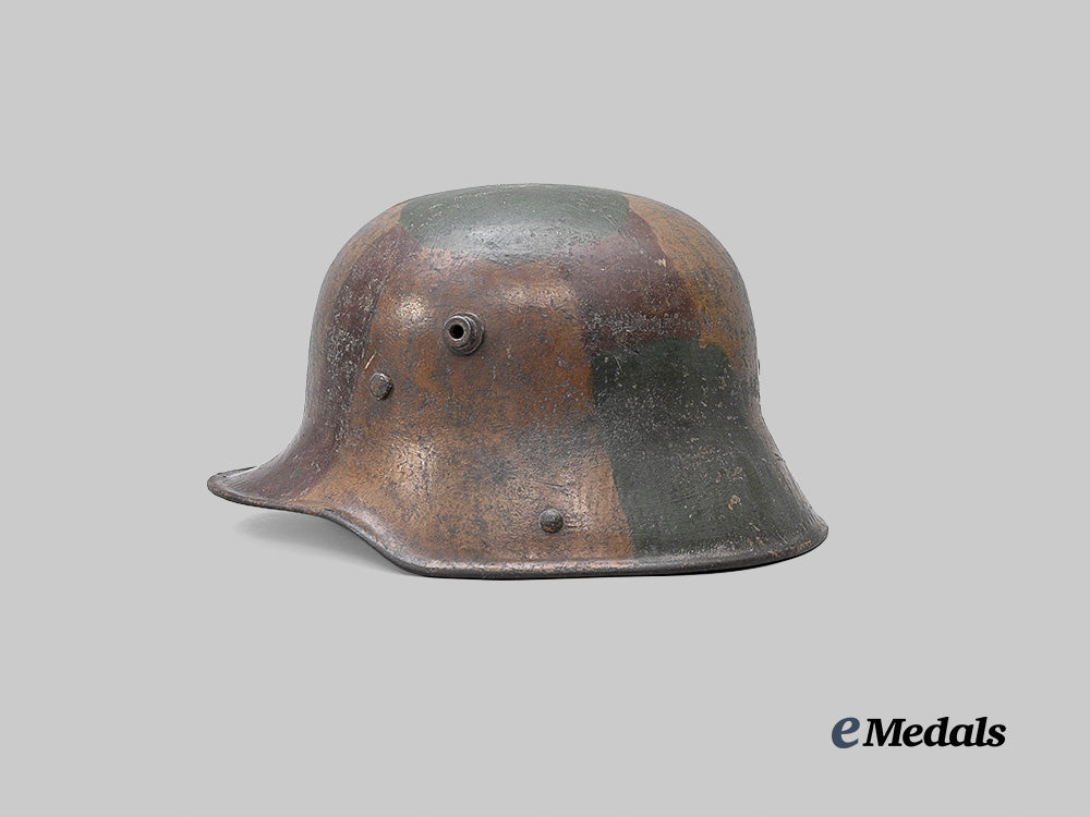 germany,_imperial._a_heer_camouflage_m16_stahlhelm,_by_f._c._bellinger_e_medals__w8654_8