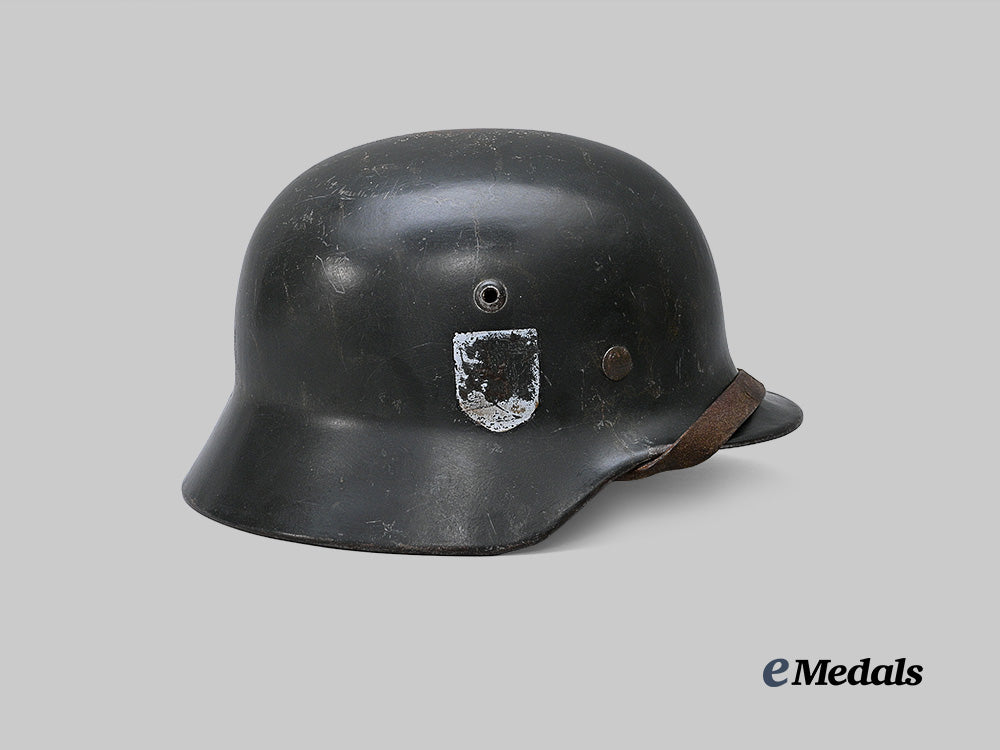 germany,_wehrmacht._an_m35_stahlhelm,_branch-_repurposed_and_owner-_attributed_example,_by_emaillierwerke_a._g._of_fulda_e_medals__g62839_6