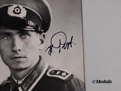 germany,_third_reich._a_lot_of_post-_war_signed_knight’s_cross_winner_photographs_e_medals__g62072_5
