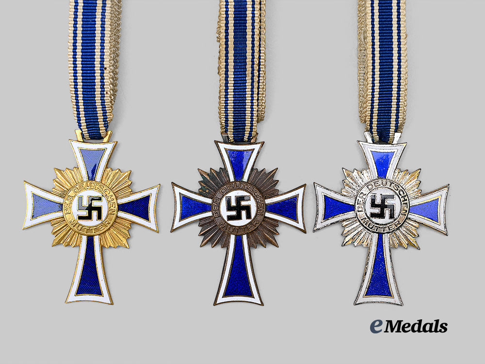 germany,_third_reich._a_lot_of_honour_crosses_of_the_german_mother,_all_grades_e_medals__g62801_3