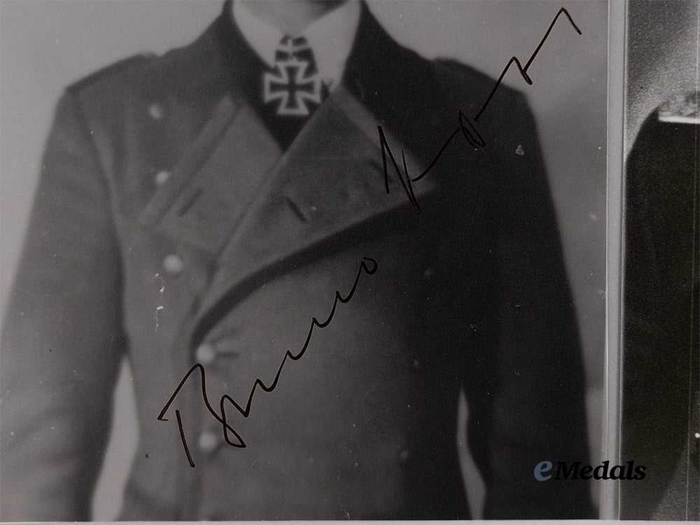 germany,_third_reich._a_lot_of_post-_war_signed_knight’s_cross_winner_photographs_e_medals__g62070_5