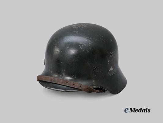 germany,_wehrmacht._an_m35_stahlhelm,_branch-_repurposed_and_owner-_attributed_example,_by_emaillierwerke_a._g._of_fulda_e_medals__g62839_4