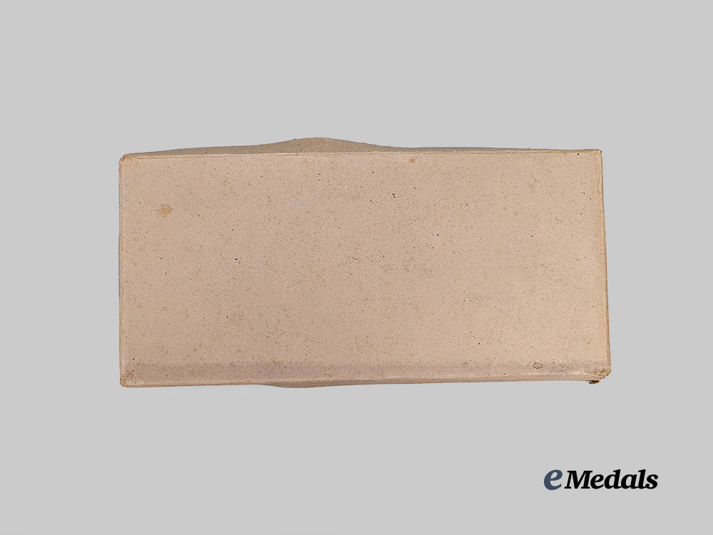 germany,_wehrmacht._a_factory_issue_box_for_panzer_assault_badges,_by_hermann_aurich_e_medals__g62927_2