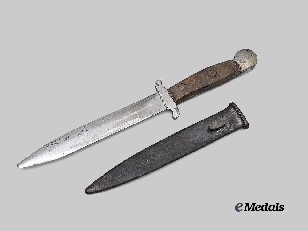 united_kingdom._a_lot_of_four_blades_with_escape_knife_e_medals__g_b8649_24