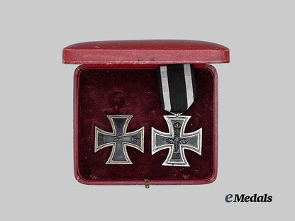 germany,_imperial._a1914_iron_cross_i_i_and_i_class_set,_with_luxury_case_e_medals__g62692_3