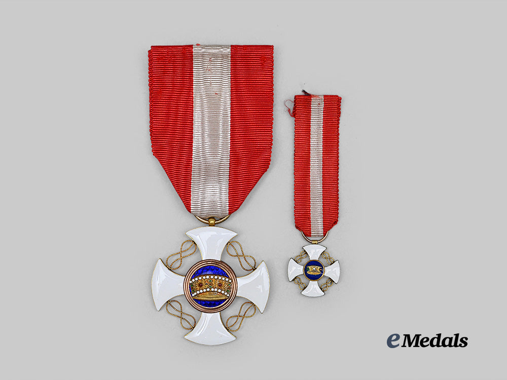 italy,_kingdom._an_order_of_the_crown_of_italy,_knight_cross,_in_gold,_by_cravanzola_e_medals__m0625-99_6