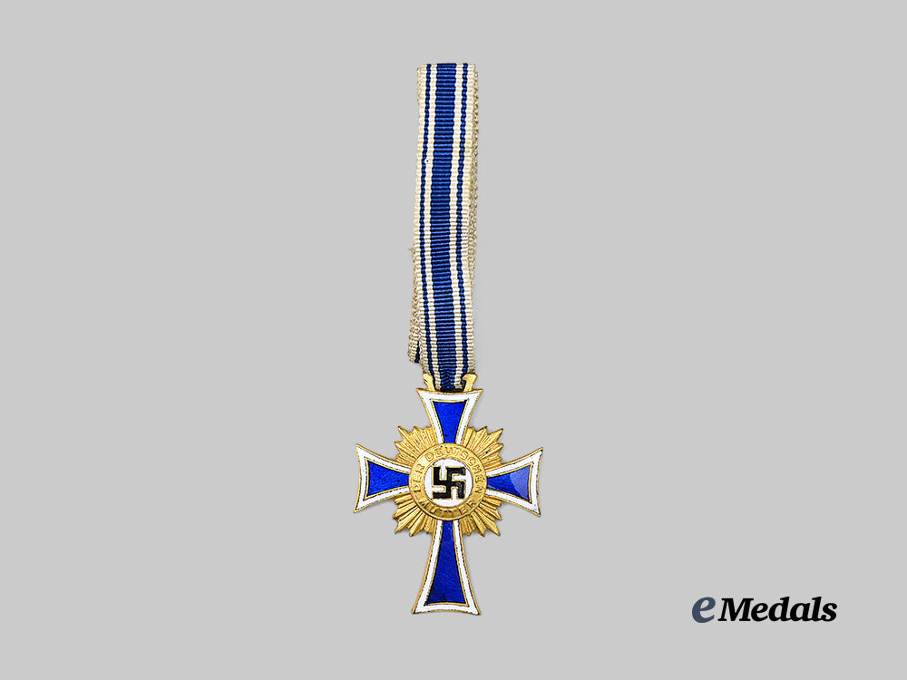 germany,_third_reich._an_honour_cross_of_the_german_mother,_gold_grade_with_case,_by_august_g._tham_e_medals__g61768_7