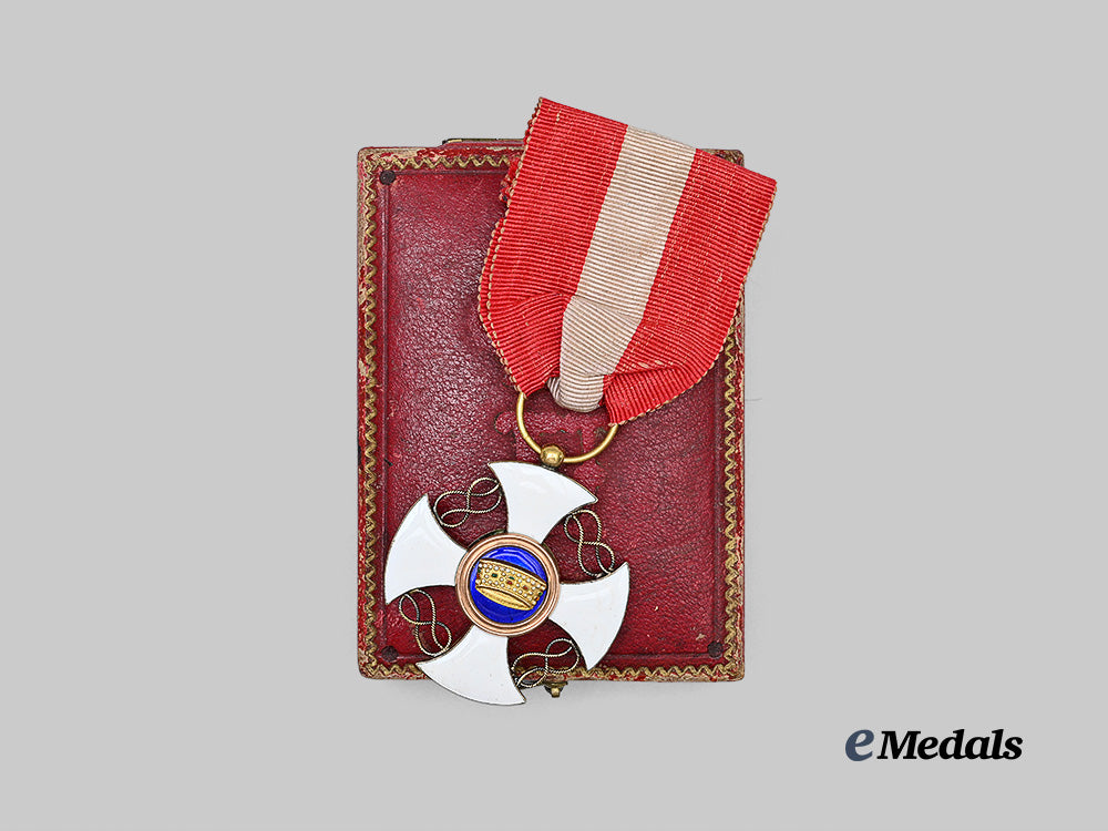 italy,_kingdom._an_order_of_the_crown,_knight_in_gold_e_medals__e_u24863_4