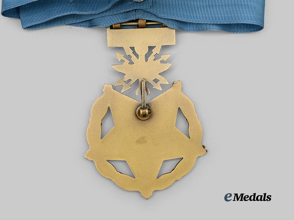 united_states._an_air_force_medal_of_honor_in_case_of_issue_e_medals__w8656_8