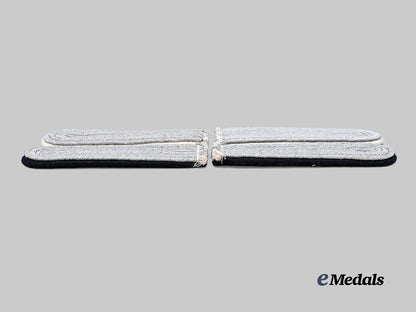 germany,_heer._a_lot_of_leutnant_shoulder_boards,_infantry_and_engineer_issue_e_medals__g62639_4