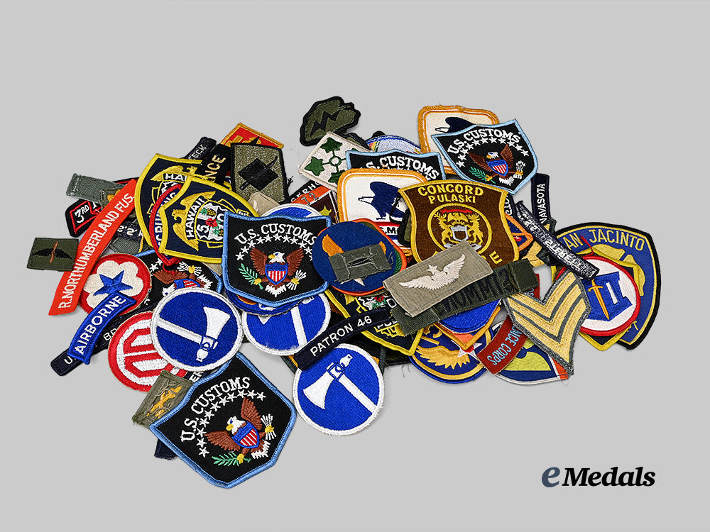 united_states._a_lot_of100_military_patches&_insignia_e_medals__w8639_3