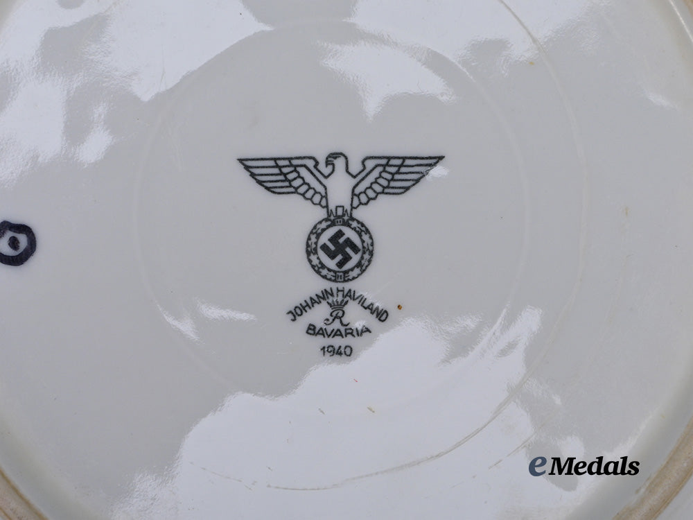 germany,_heer._a_pair_of_mess_hall_plates_e_medals__g62928_8