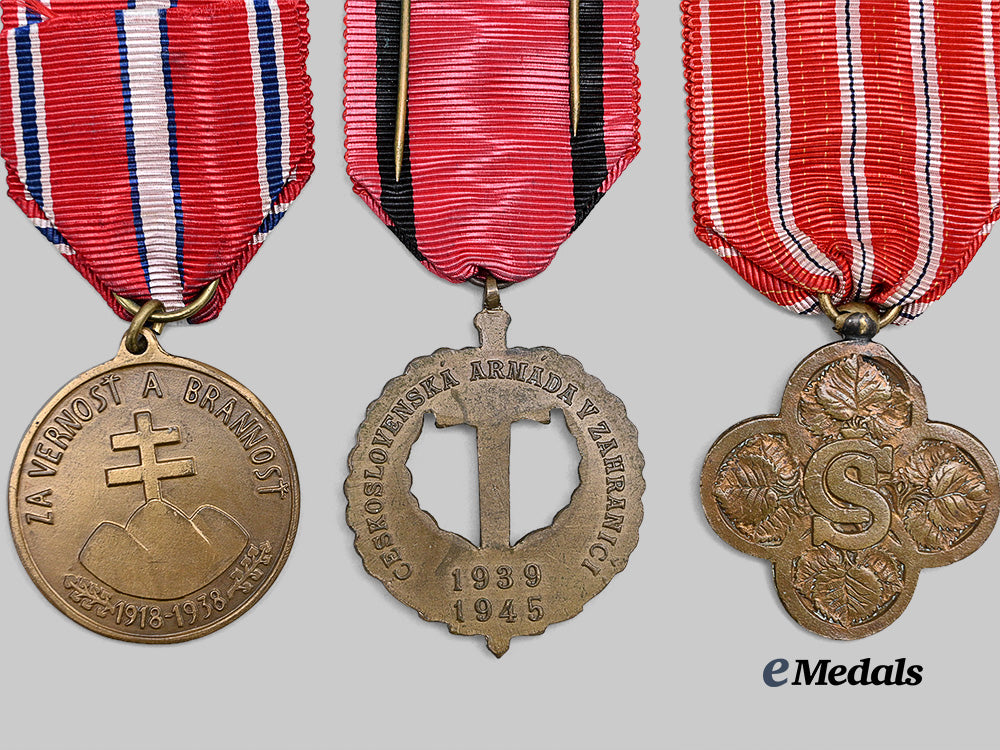 czechoslovakia,_republic._a_lot_of_four_decorations_e_medals__m0625-133_6