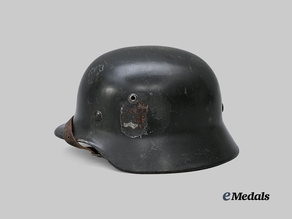germany,_wehrmacht._an_m35_stahlhelm,_branch-_repurposed_and_owner-_attributed_example,_by_emaillierwerke_a._g._of_fulda_e_medals__g62839_5