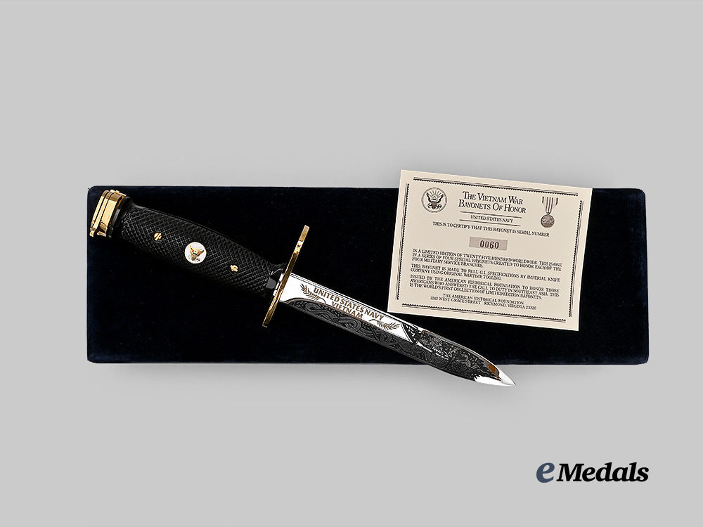 united_states._a_u._s_navy_vietnam_commemorative_bayonet_of_honour,_in_case_e_medals__w8472_4