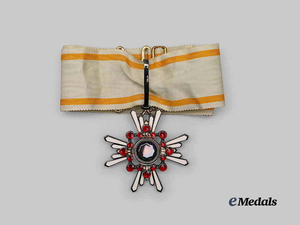 japan,_empire._an_order_of_the_sacred_treasure,_i_i_i_class_with_case_e_medals__w8476_4