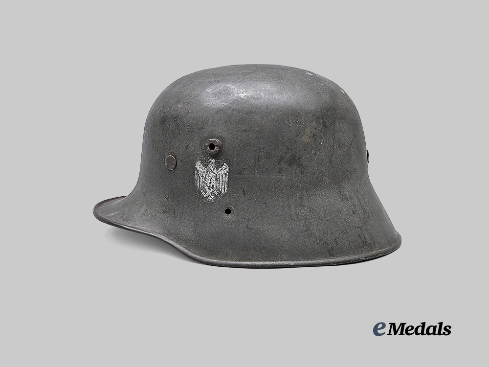 germany,_heer._an_austrian_m17_transitional_stahlhelm,_single_decal_version,_owner-_attributed_example_by_bleckmann_e_medals__g62764_5