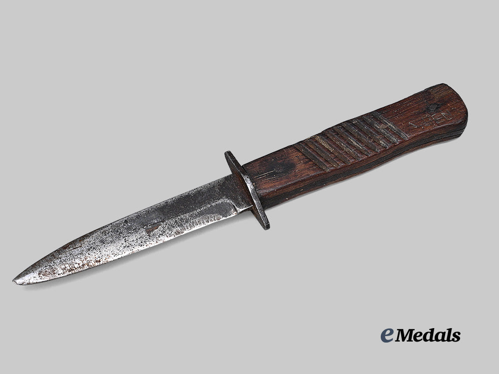 germany,_imperial._a_fighting_knife,_modified_for_close_combat_e_medals__g62652_4