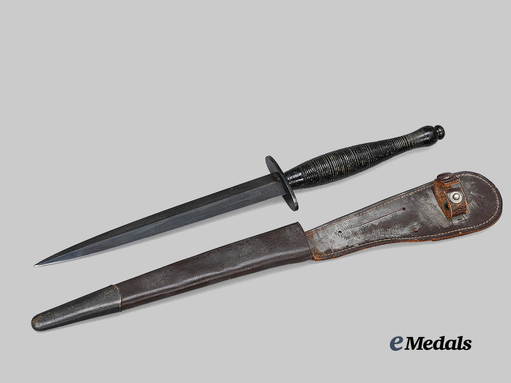 united_kingdom._a_fairbairn-_sykes_fighting_knife,_beaded_and_ringed_model,_broad_arrow_export_example_e_medals__g_b8633_3