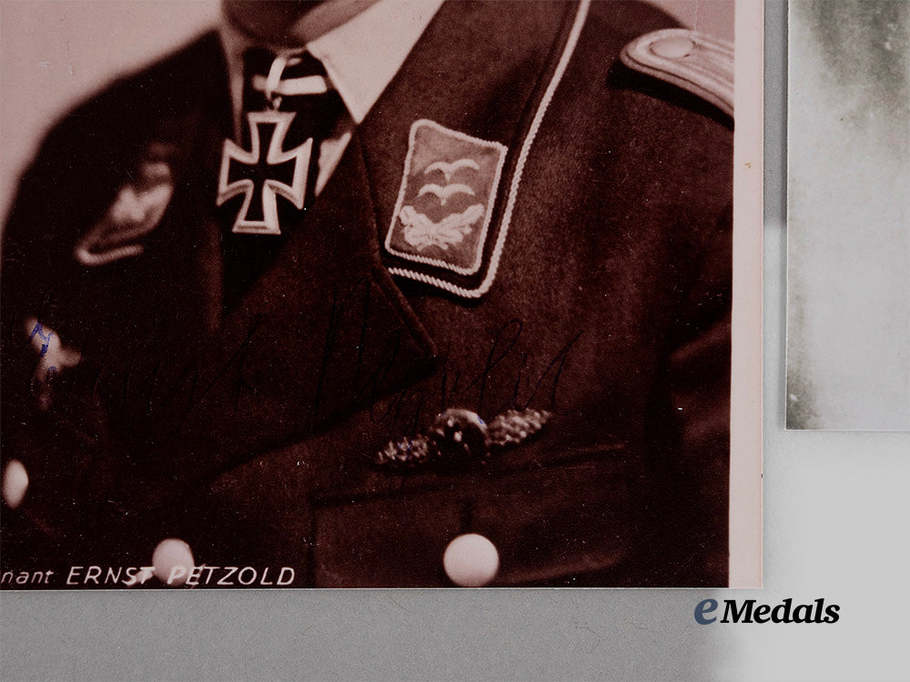 germany,_third_reich._a_lot_of_post-_war_signed_knight’s_cross_winner_photographs_e_medals__g62071_4