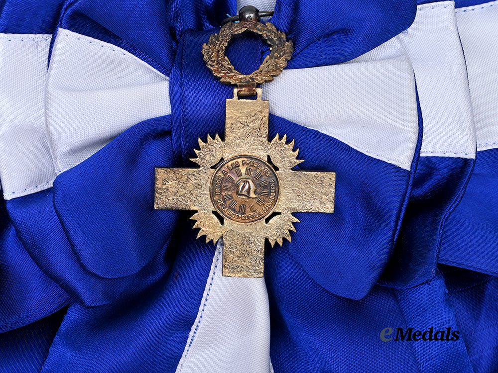 el_salvador,_republic._a_national_order_of_josé_matías_delgado,_grand_cross_set_in_case_e_medals__w8668_9